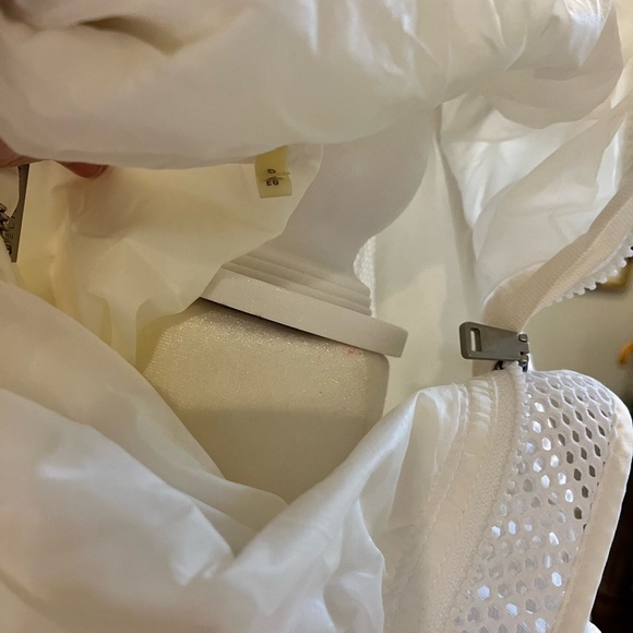 Elie Tahari hooded windbreaker/rain jacket - Picture 2 of 13